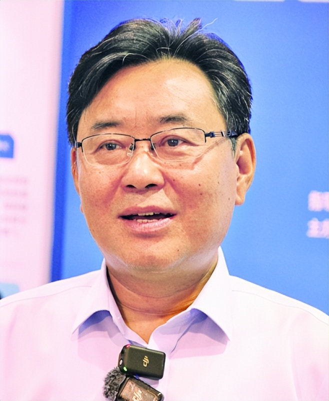 4-青岛国信集团党委副书记，青岛海洋集团党委副书记、董事长 邓友成.jpg